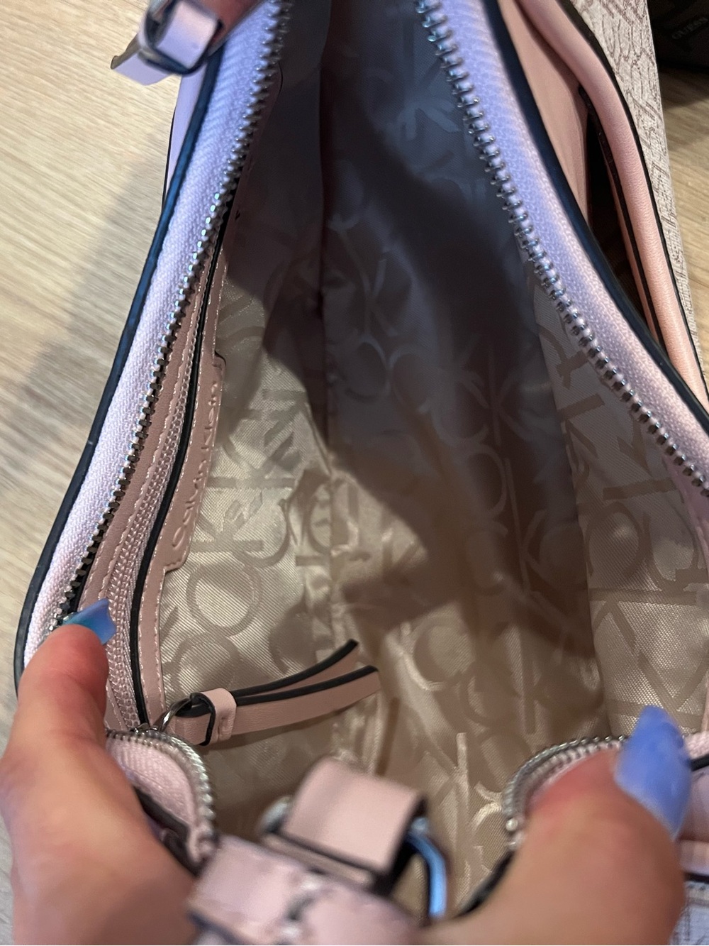 GUESS purse bundle - Picture 9 of 9